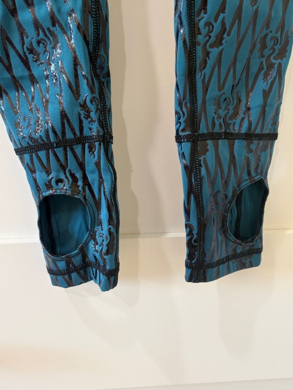 Teal Patterned Leggings - Unknown Brand - Picture 6 of 9
